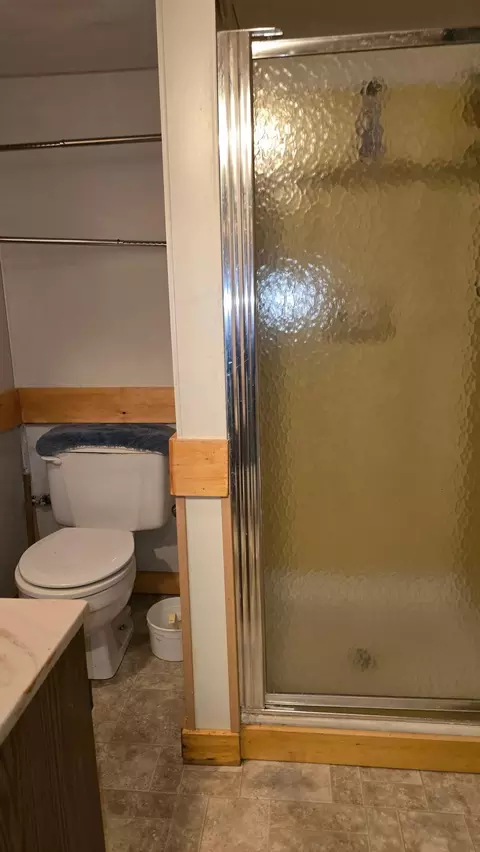 Bath - 207 E Lyon St, Marshall, MN 56258 photo 6 of 6