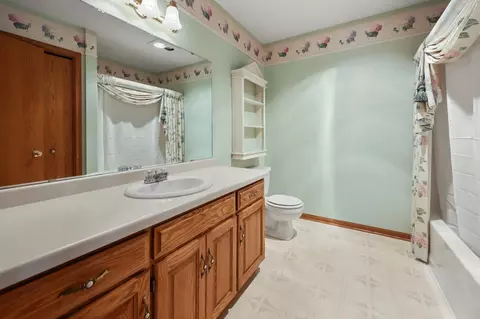 Bath - 24825 22nd Ave, Saint Augusta, MN 56301 photo 1 of 1