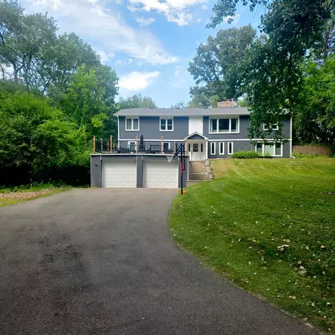 14104 Knollway Dr N, Minnetonka, MN 55305