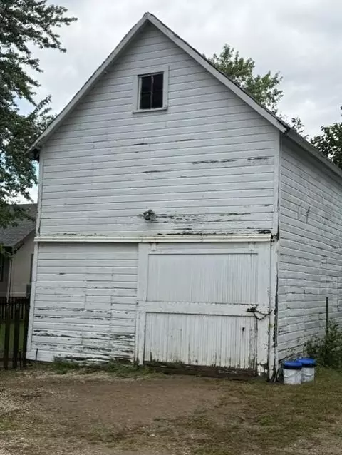 Exterior - 829 Prospect Ave, Windom, MN 56101 photo 2 of 2