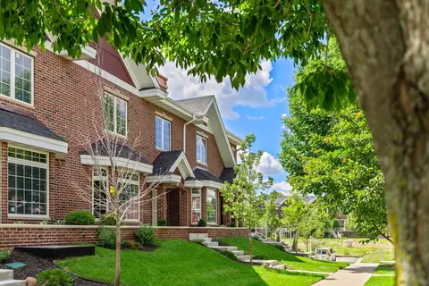 10814 Falling Water Ln #A, Woodbury, MN 55129