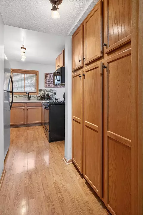 Kitchen - 3271 Dodd Ln, Eagan, MN 55121 photo 3 of 3