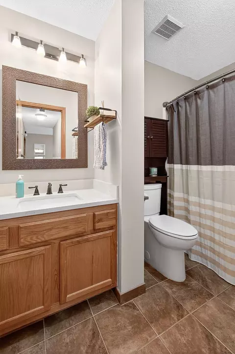 Bath - 3271 Dodd Ln, Eagan, MN 55121 photo 2 of 2