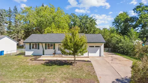 248 Galaxy Dr, Circle Pines, MN 55014