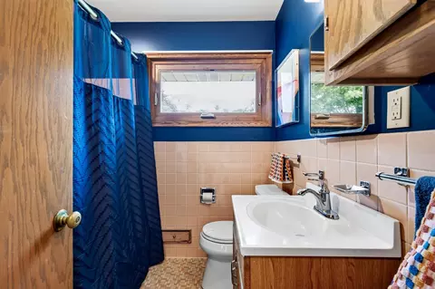 Bath - 6015 Aspen Rd, Mound, MN 55364 photo 1 of 2