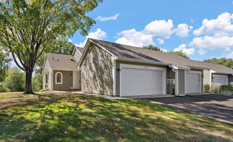 978 Winterberry Dr, Woodbury, MN 55125
