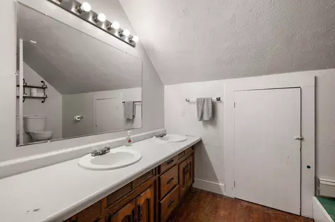 Bath - 15643 100th Ave, Milaca, MN 56353 photo 3 of 4