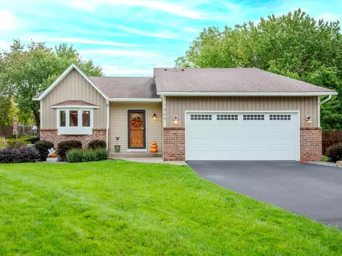 1466 Laurel Ave, Saint Paul Park, MN 55071