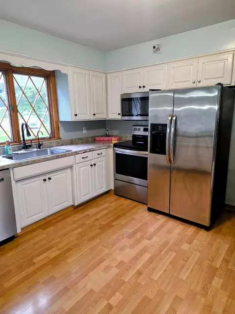 Kitchen - 1518 6th St SW, Faribault, MN 55021 photo 2 of 4