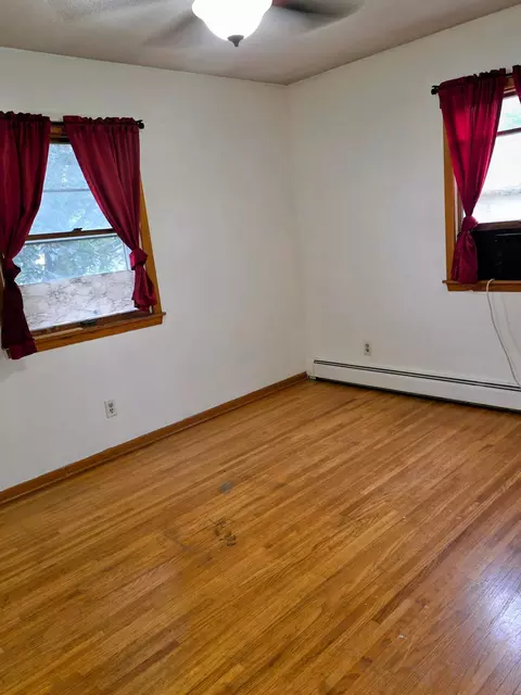 Bedroom - 1518 6th St SW, Faribault, MN 55021 photo 3 of 8