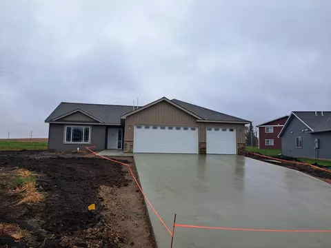 653 Daisy Ct, Lake Crystal, MN 56055