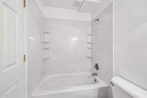 Bath - 4082 Meadowlark Ln, Eagan, MN 55122 photo 4 of 6
