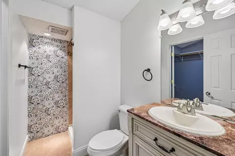 Bath - 4082 Meadowlark Ln, Eagan, MN 55122 photo 5 of 6