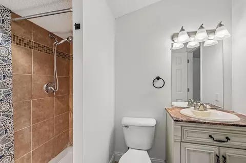 Bath - 4082 Meadowlark Ln, Eagan, MN 55122 photo 6 of 6