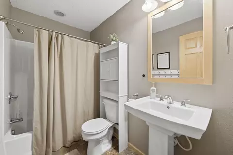 Bath - 1617 Natures Ct, Saint Cloud, MN 56304 photo 1 of 3