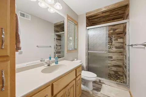 Bath - 1617 Natures Ct, Saint Cloud, MN 56304 photo 2 of 3
