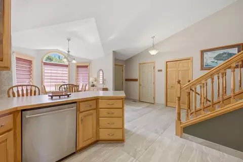 Entry Way - 1617 Natures Ct, Saint Cloud, MN 56304 photo 3 of 4