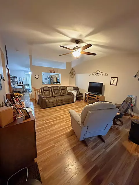 Living - 140 Orchard Manor Dr SE, Plainview, MN 55964 photo 3 of 3