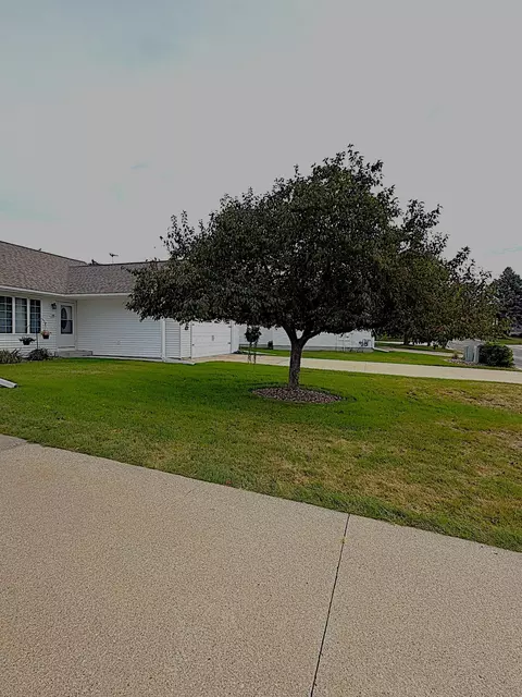 Exterior - 140 Orchard Manor Dr SE, Plainview, MN 55964 photo 3 of 5