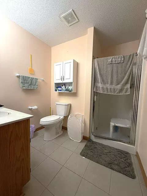 Bath - 140 Orchard Manor Dr SE, Plainview, MN 55964 photo 1 of 4