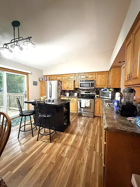 Kitchen - 140 Orchard Manor Dr SE, Plainview, MN 55964 photo 2 of 2