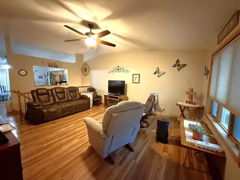 Living - 140 Orchard Manor Dr SE, Plainview, MN 55964 photo 2 of 3