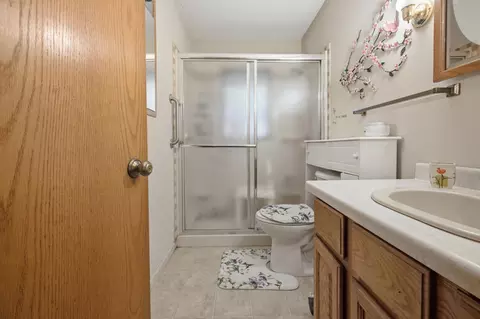 Bath - 17487 Dewes Rd, Brainerd, MN 56401 photo 2 of 3