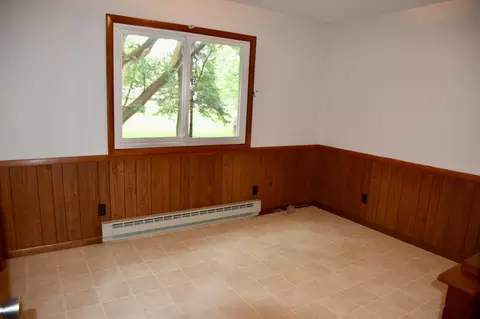 Bedroom - 939 6th St, Ocheyedan, IA 51354 photo 7 of 10