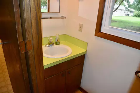 Bath - 939 6th St, Ocheyedan, IA 51354 photo 2 of 5