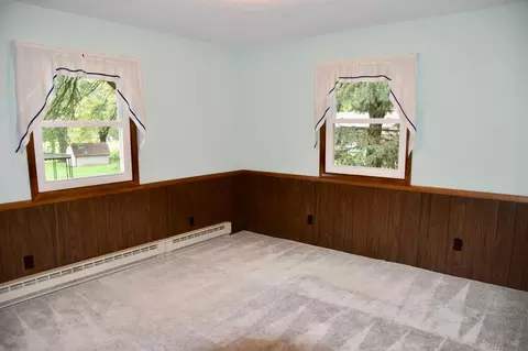 Bedroom - 939 6th St, Ocheyedan, IA 51354 photo 5 of 10