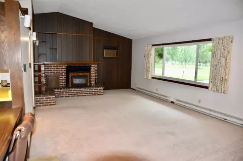 Living - 939 6th St, Ocheyedan, IA 51354 photo 3 of 6