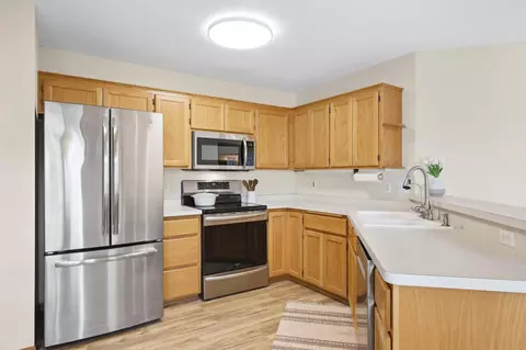 Kitchen - 9412 Eagle Ct, Monticello, MN 55362 photo 2 of 5