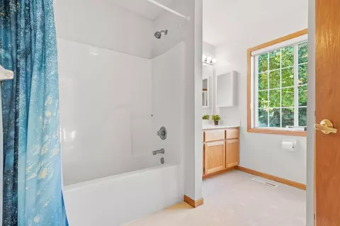 Bath - 9412 Eagle Ct, Monticello, MN 55362 photo 3 of 3