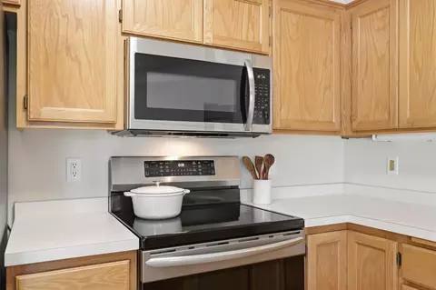Kitchen - 9412 Eagle Ct, Monticello, MN 55362 photo 4 of 5
