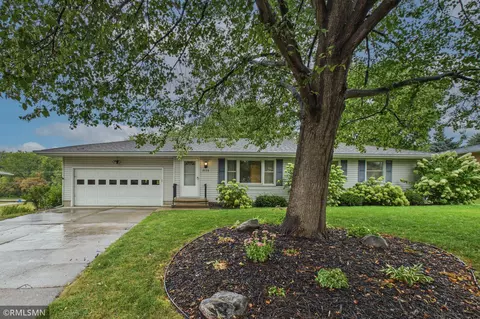 2728 Sunset Ln, Burnsville, MN 55337