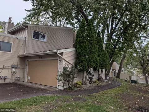 1517 N Innsbruck Dr, Fridley, MN 55432