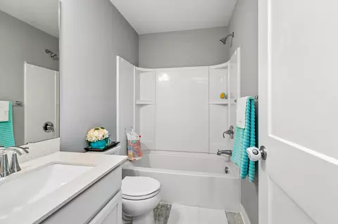 Bath - 705 Boulder Pass St, Jordan, MN 55352 photo 3 of 4