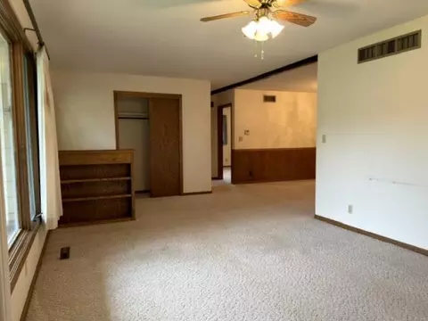 Living - 1421 12th Ave, Windom, MN 56101 photo 4 of 5