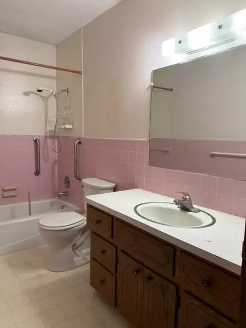 Bath - 1421 12th Ave, Windom, MN 56101 photo 1 of 2
