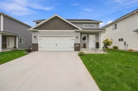 4541 13th St S, Moorhead, MN 56560