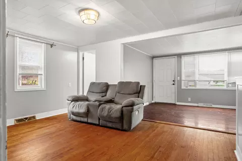 Living - 1004 E Main St, Caledonia, MN 55921 photo 2 of 4