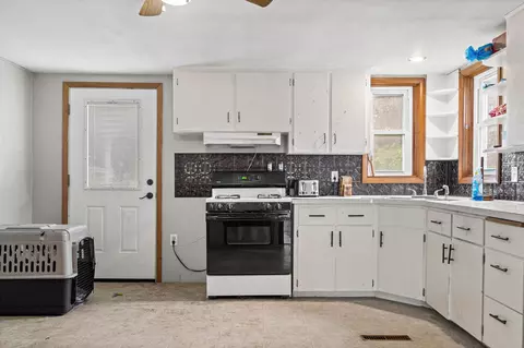 Kitchen - 1004 E Main St, Caledonia, MN 55921 photo 3 of 4