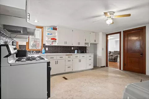Entry Way - 1004 E Main St, Caledonia, MN 55921 photo 2 of 3