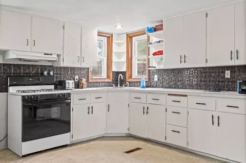 Kitchen - 1004 E Main St, Caledonia, MN 55921 photo 2 of 4