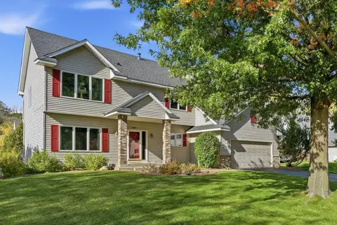 1860 Spinaker Dr, Woodbury, MN 55125