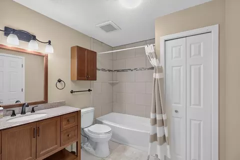 Bath - 1916 Glenfield Ct #8, Eagan, MN 55122 photo 2 of 2
