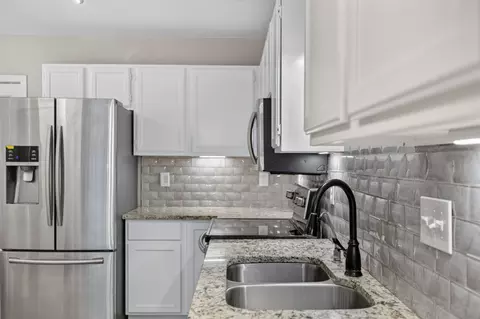 Kitchen - 1916 Glenfield Ct #8, Eagan, MN 55122 photo 3 of 5