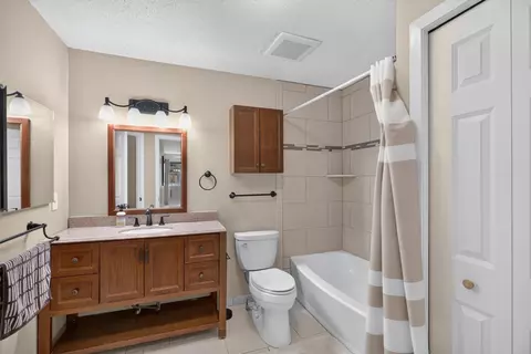 Bath - 1916 Glenfield Ct #8, Eagan, MN 55122 photo 1 of 2