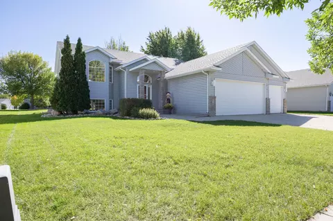 630 Wyndemere Dr, West Fargo, ND 58078