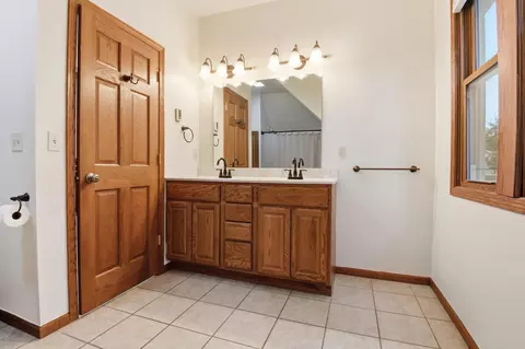 Bath - 718 6th St SW, Willmar, MN 56201 photo 3 of 4